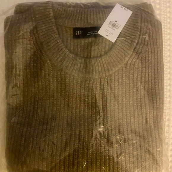 NWT GAP womens Tan Crewneck Sweater size medium - Picture 1 of 5